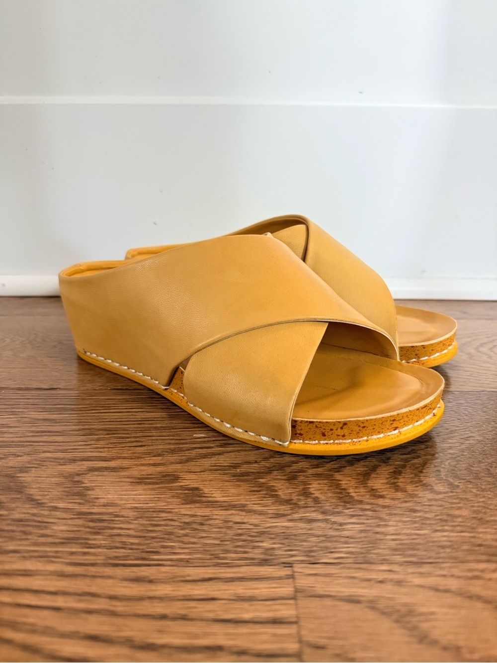 Ayalla by Antelope Daffodil Leather Cross Strap Slide Sandals EU 39 - Picture 2 of 9